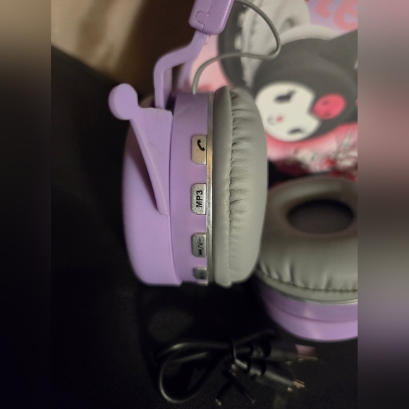 Sanrio Kuromi Wireless Headphones - Picture 3 of 8